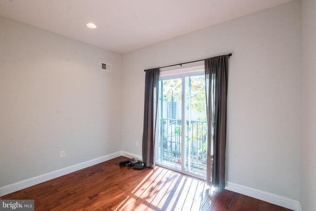 Building Photo - 2340 Greenwich St