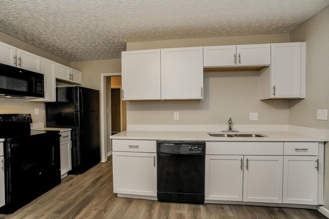 Building Photo - 2084 Belcher Dr