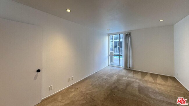 Building Photo - 1134 Alta Loma Rd