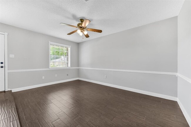 Building Photo - 206 Ron Cir