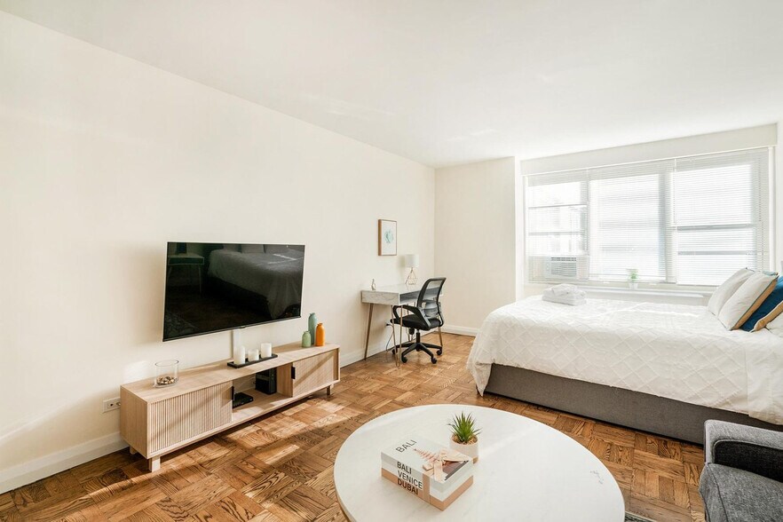 Building Photo - 500 E 62nd St