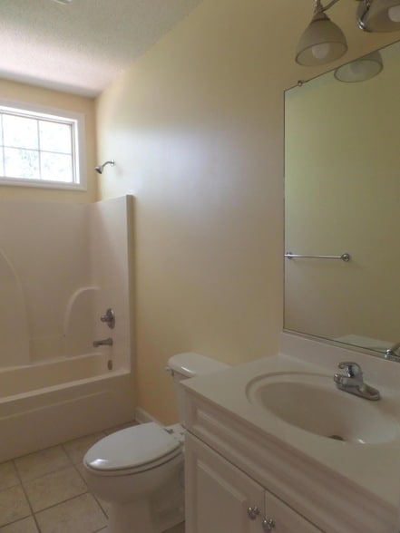 Building Photo - 10 Sawmill Rd W