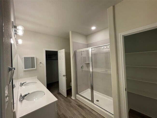 Building Photo - 1801 T H Johnson Dr