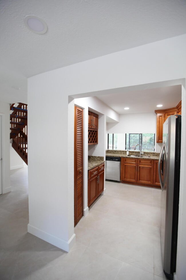 Building Photo - 1619 Cypress Pointe Dr