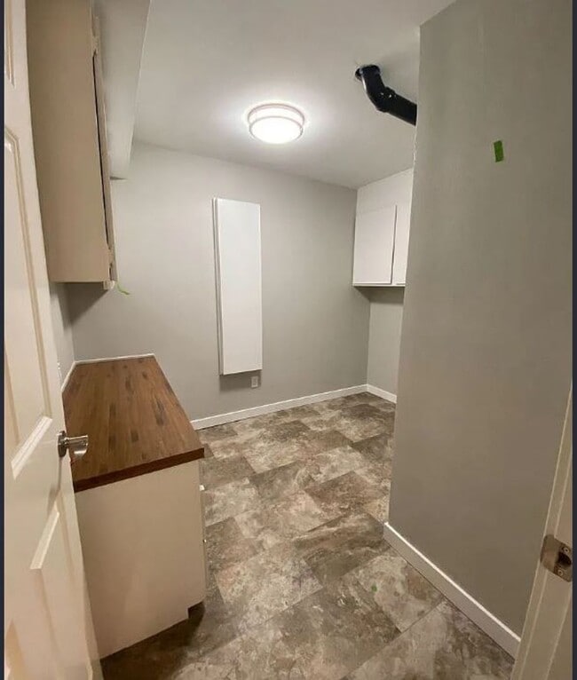 Building Photo - Two Stories of Comfort and Charm in Sudden Valley - Don't miss this 3bd/2b!!