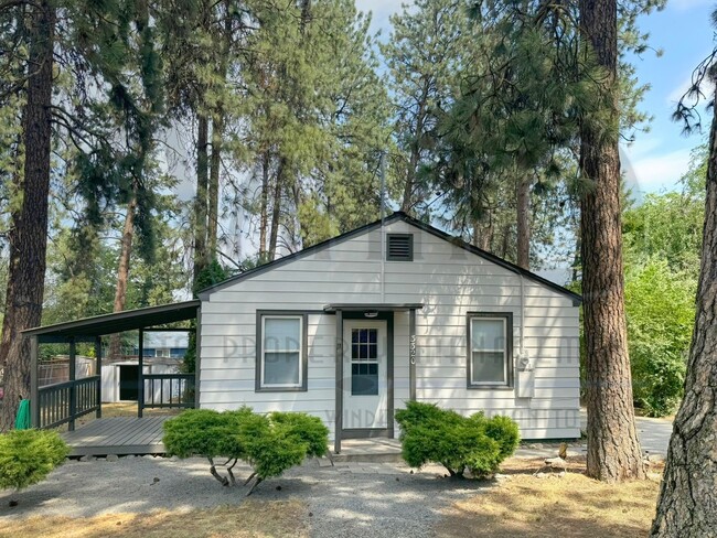 Primary Photo - Charming Home Across From Finch Arboretum