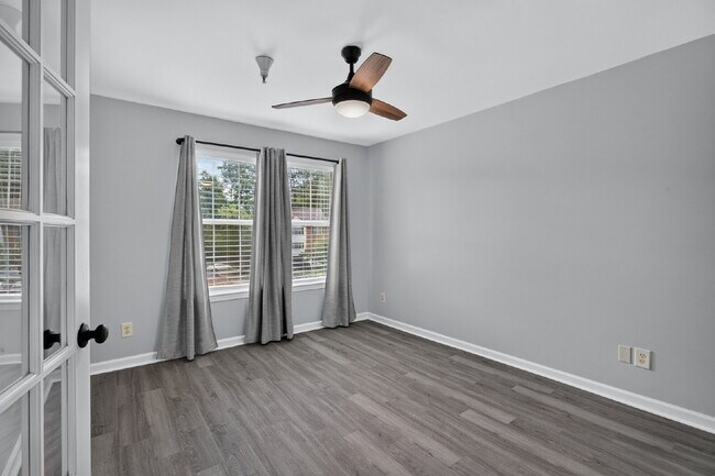 Building Photo - 3rd Floor Condo in Merer Point