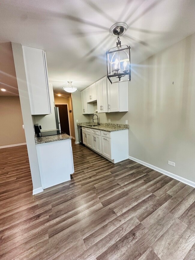 Building Photo - 5500 Hillcrest Ln