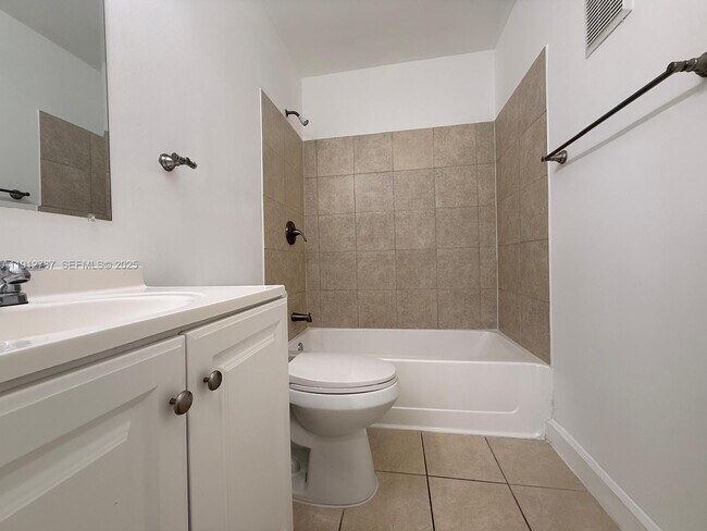 Building Photo - 3321 Ivy Way