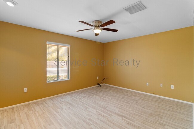 Building Photo - 9425 W Rolling Hills Dr