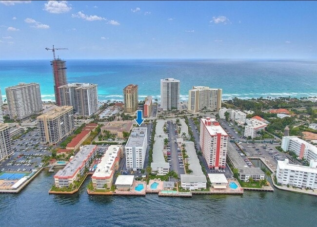Building Photo - 3113 S Ocean Dr