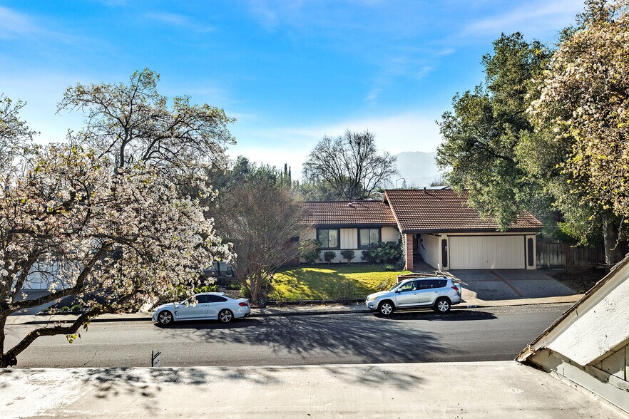 Building Photo - 7551 Maywood Dr