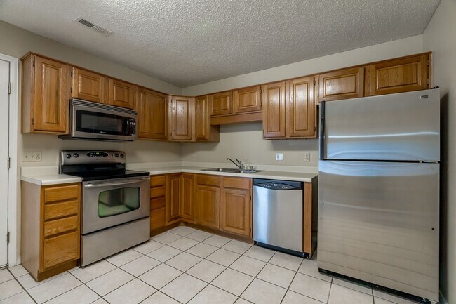 Building Photo - 594 Dockery Ln