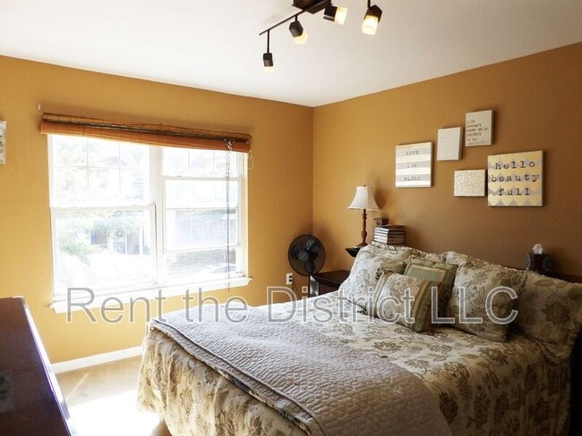 Building Photo - 1026 Wahler Pl SE