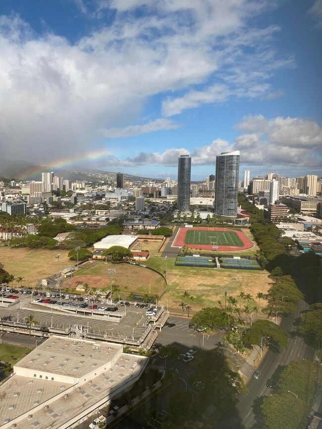 Building Photo - 909 Kapiolani Blvd