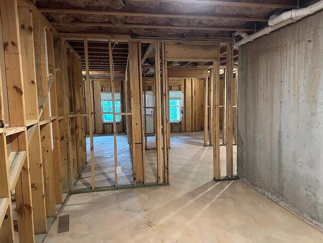 Building Photo - 1519 Windward Dr