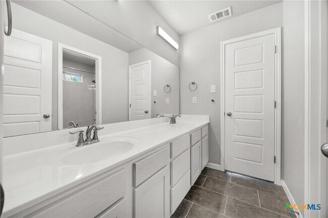 Building Photo - 1553 Justice Dr