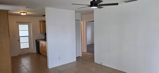Building Photo - 58 Tropical Dr