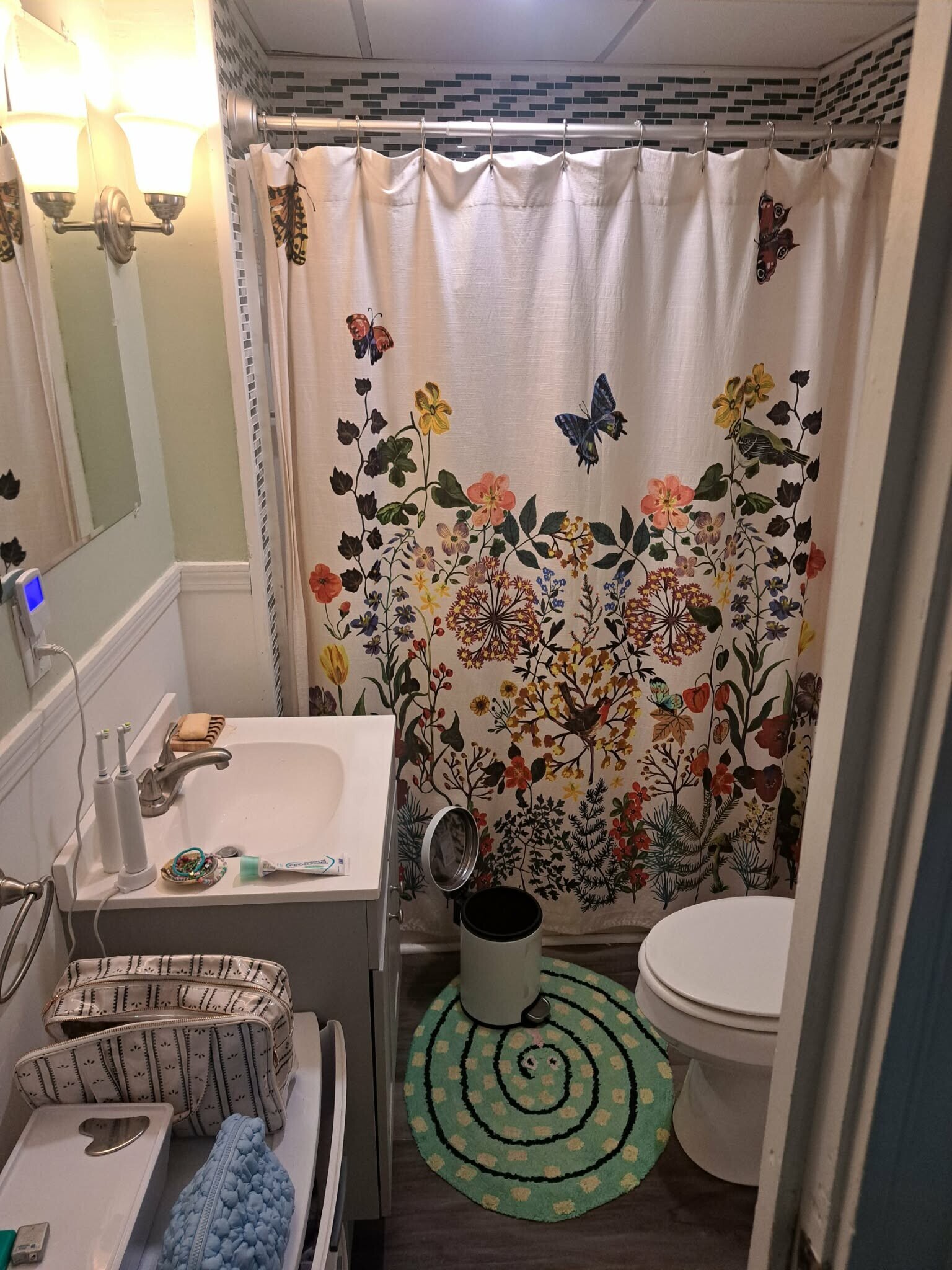 bathroom - 377 Pearl St