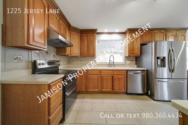 Building Photo - 1225 Jersey Ln