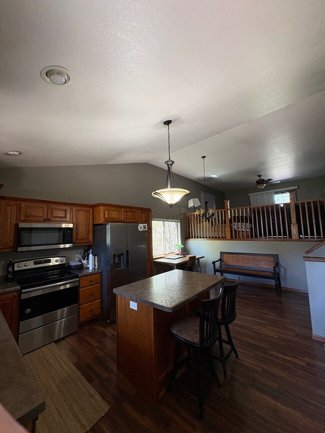 Building Photo - 3258 White Oak Ln