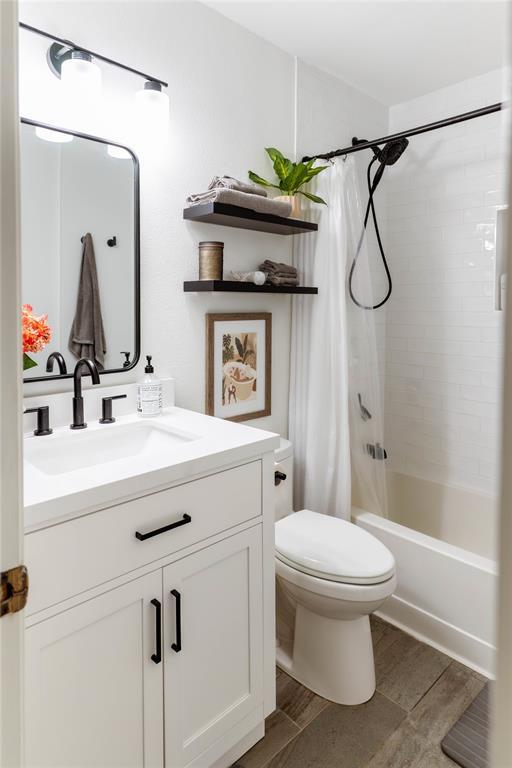 Building Photo - 4500 Sarasota Dr