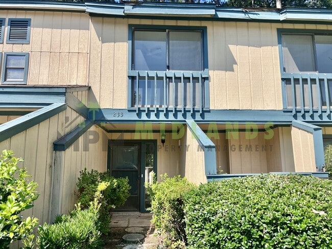 Building Photo - 233 Timber Ct