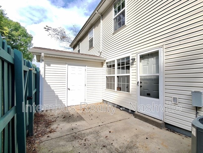 Building Photo - 325 Shoshone Pl