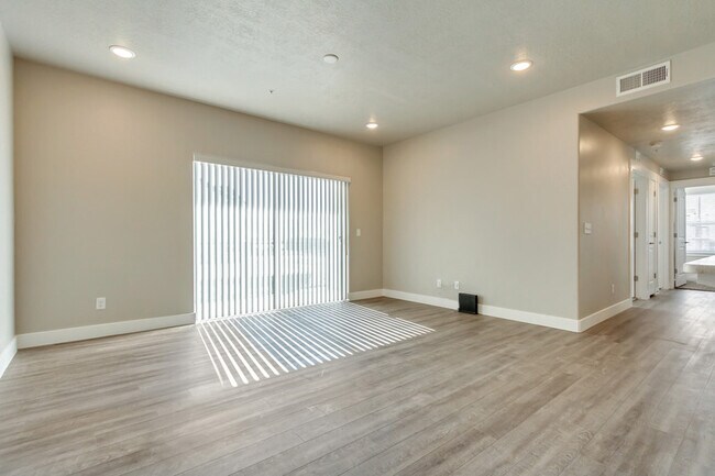 Building Photo - 1128 S 820 E
