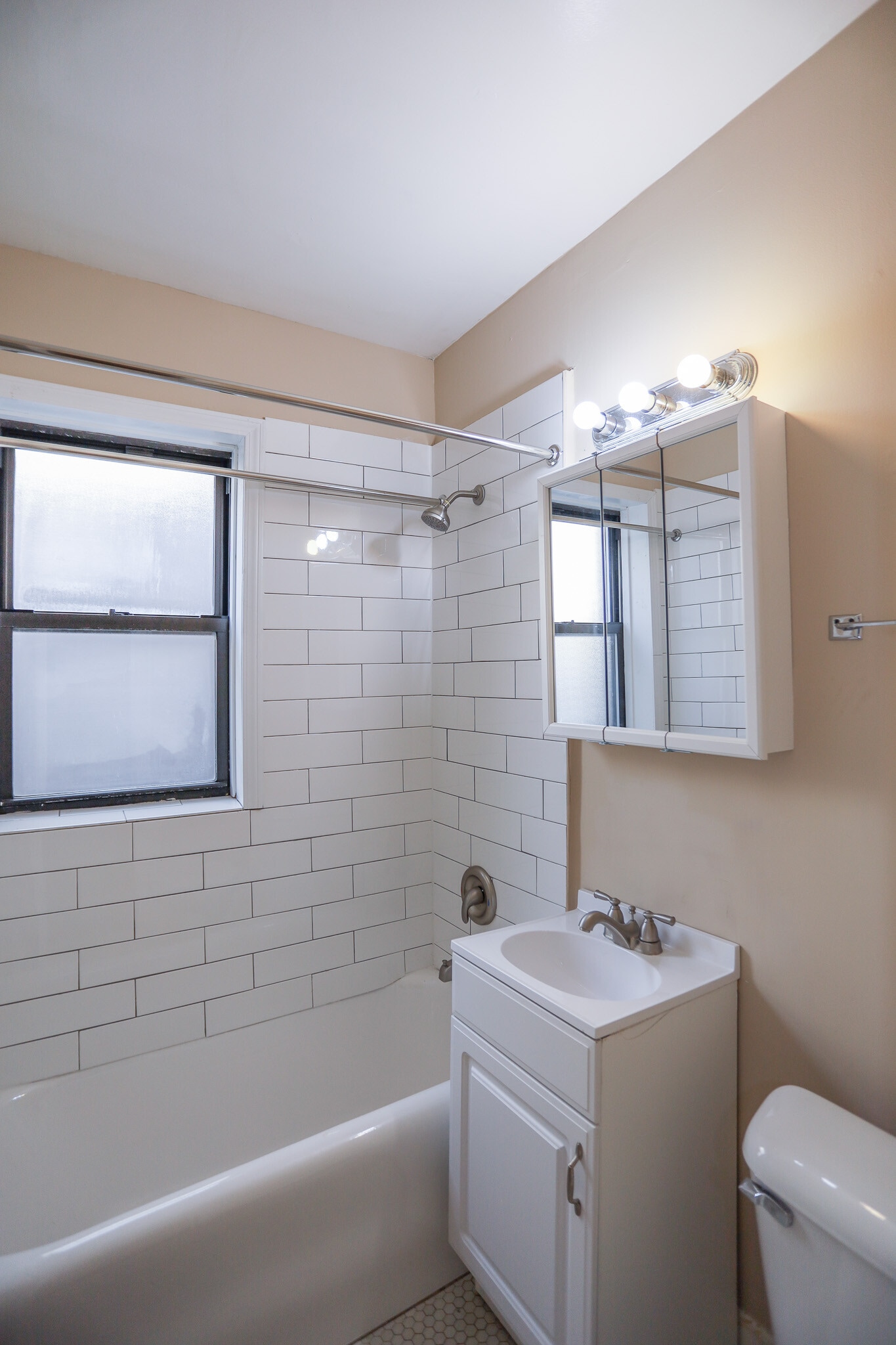 Building Photo - 4145 N Keystone Ave