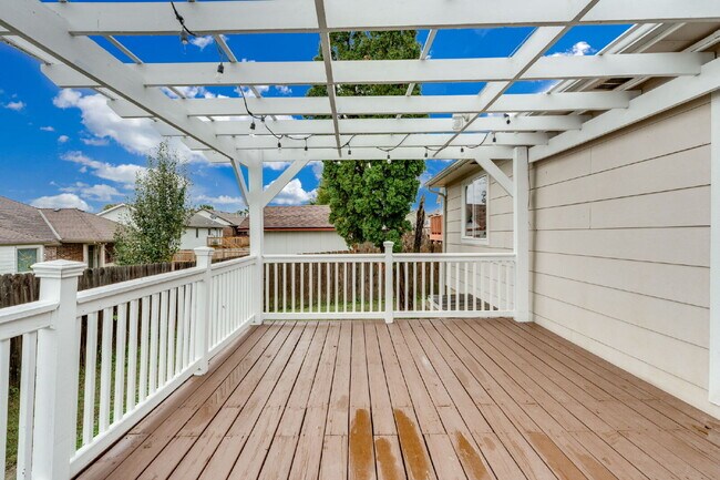 Building Photo - "Spacious 4-Bedroom Gem with 3 Full Baths ...
