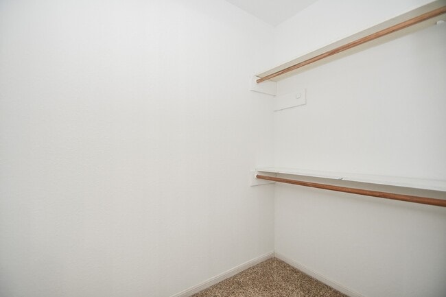 Building Photo - 718 Country Pl Dr
