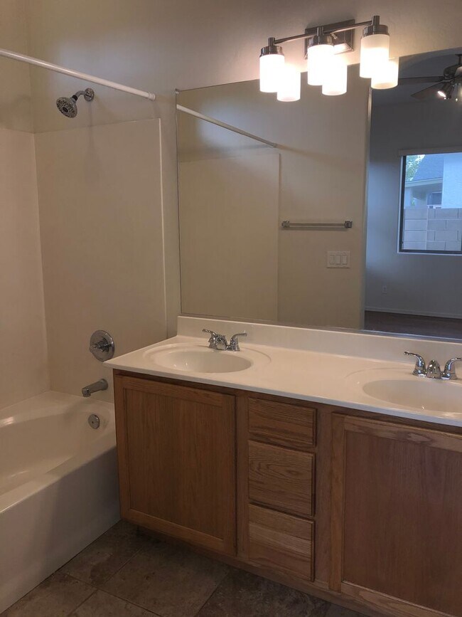 Building Photo - 5301 N Bremont Way