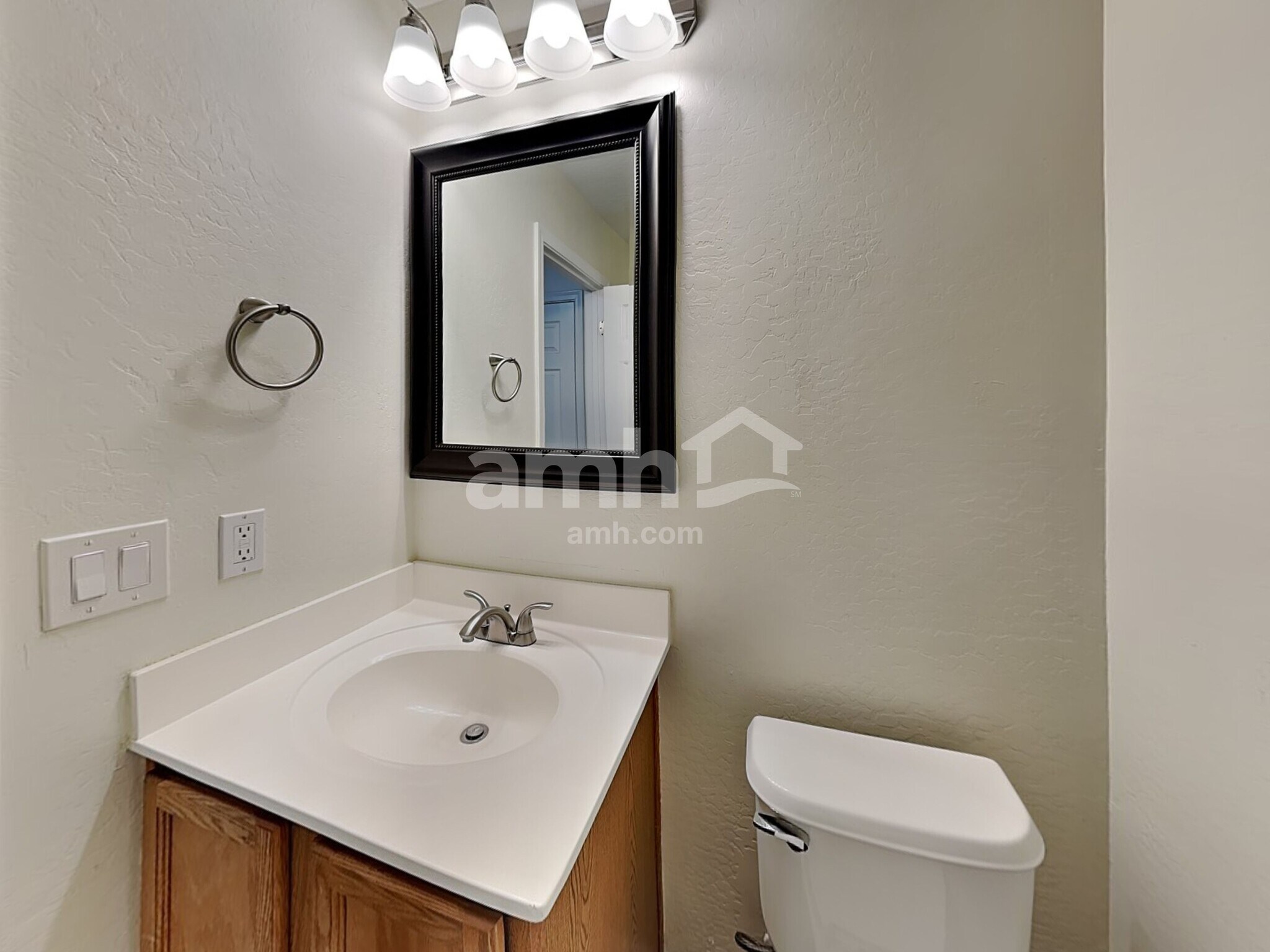 Building Photo - 1033 S Deerfield Ln