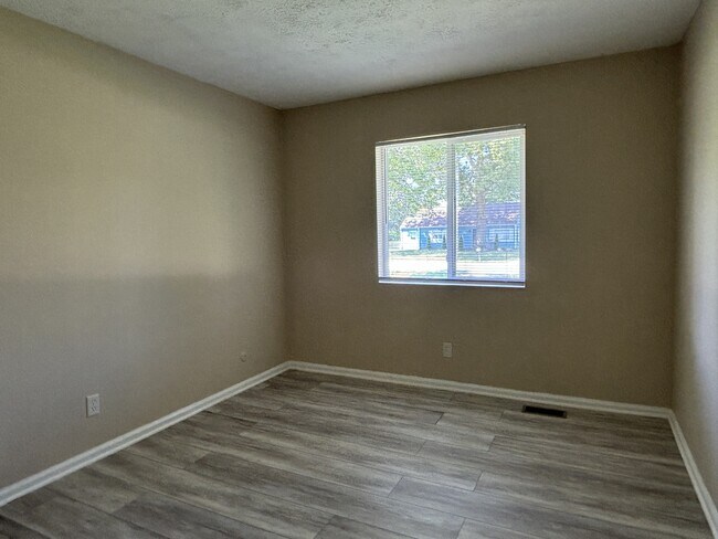 Building Photo - 4103 N Grand Ave