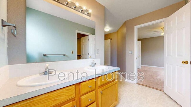 Building Photo - 826 Glenwall Dr