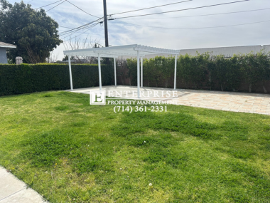 Building Photo - Charming 2-Bedroom Home with Landscaped Ya...