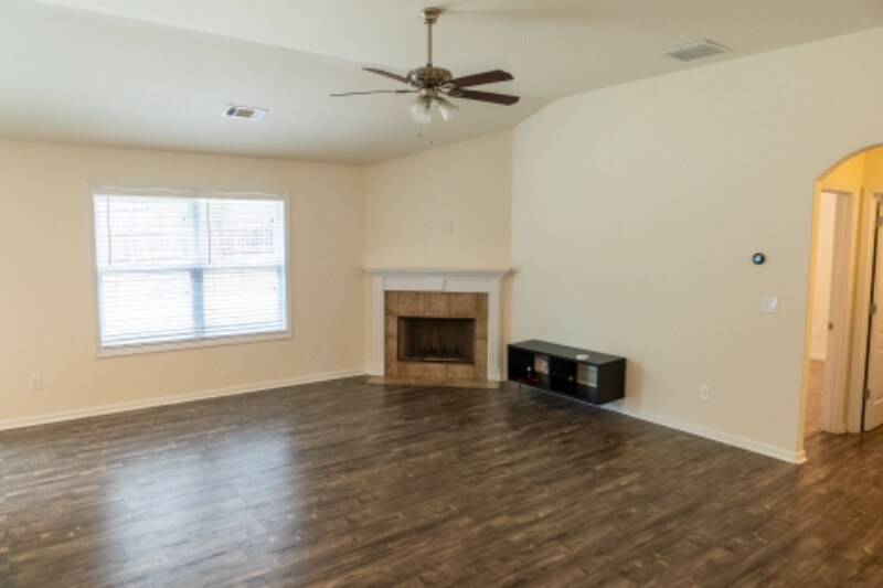 Building Photo - 2026 Jessica Dr