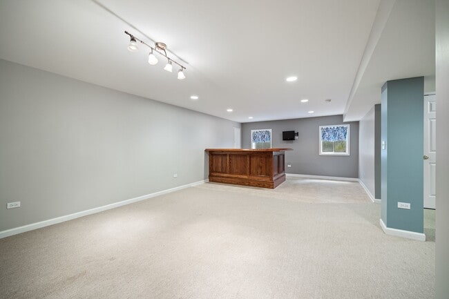 Building Photo - 2805 Overbeck Ln