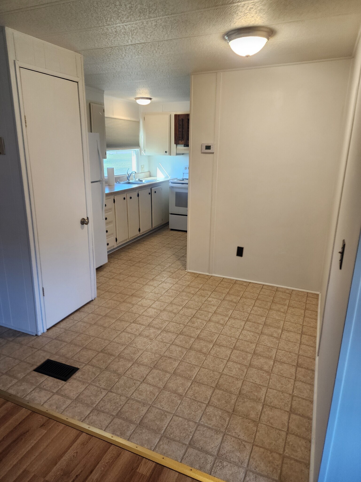 Dining/Kitchen - 378 Madrid Rd