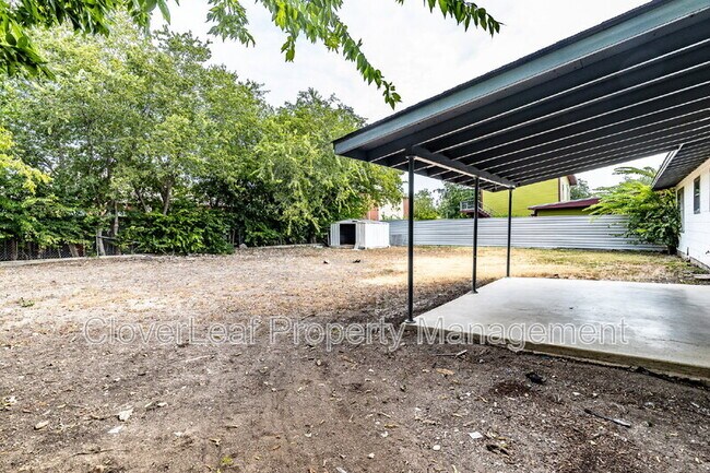 Building Photo - 832 W Merriweather St