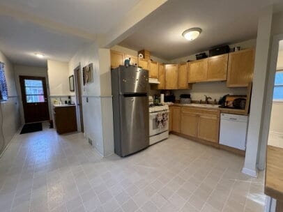 Building Photo - 122 Cecil St SE