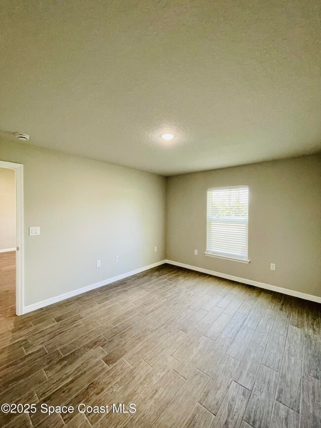 Building Photo - 1101 San Filippo Dr SE
