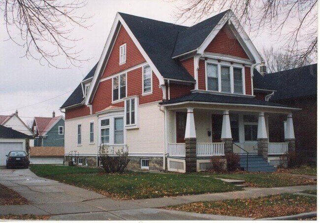 Primary Photo - 3357 N Bartlett Ave