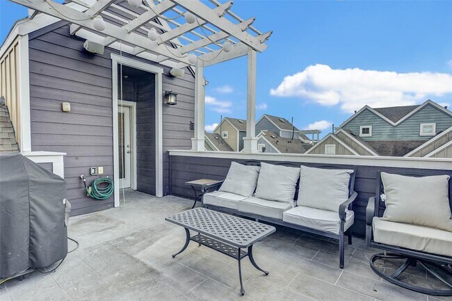 Building Photo - 720 N Shepherd Dr