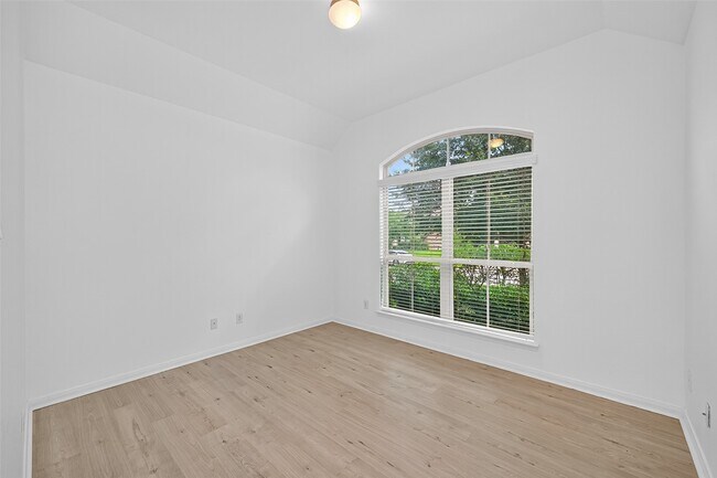 Building Photo - 83 West Wading Pond Circle
