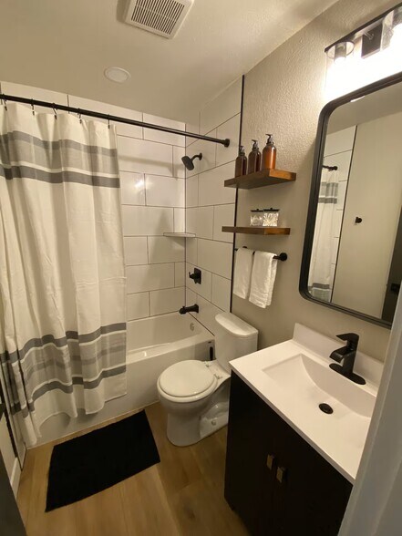 Building Photo - 2601 W 13th St