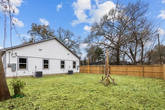 Building Photo - 1010 Junell St