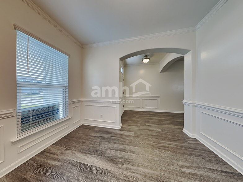 Building Photo - 11 Invierno Lake Dr