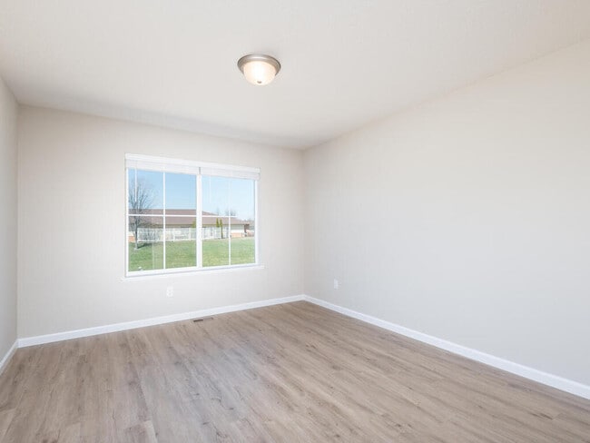 Building Photo - 580 SE 4th Ave